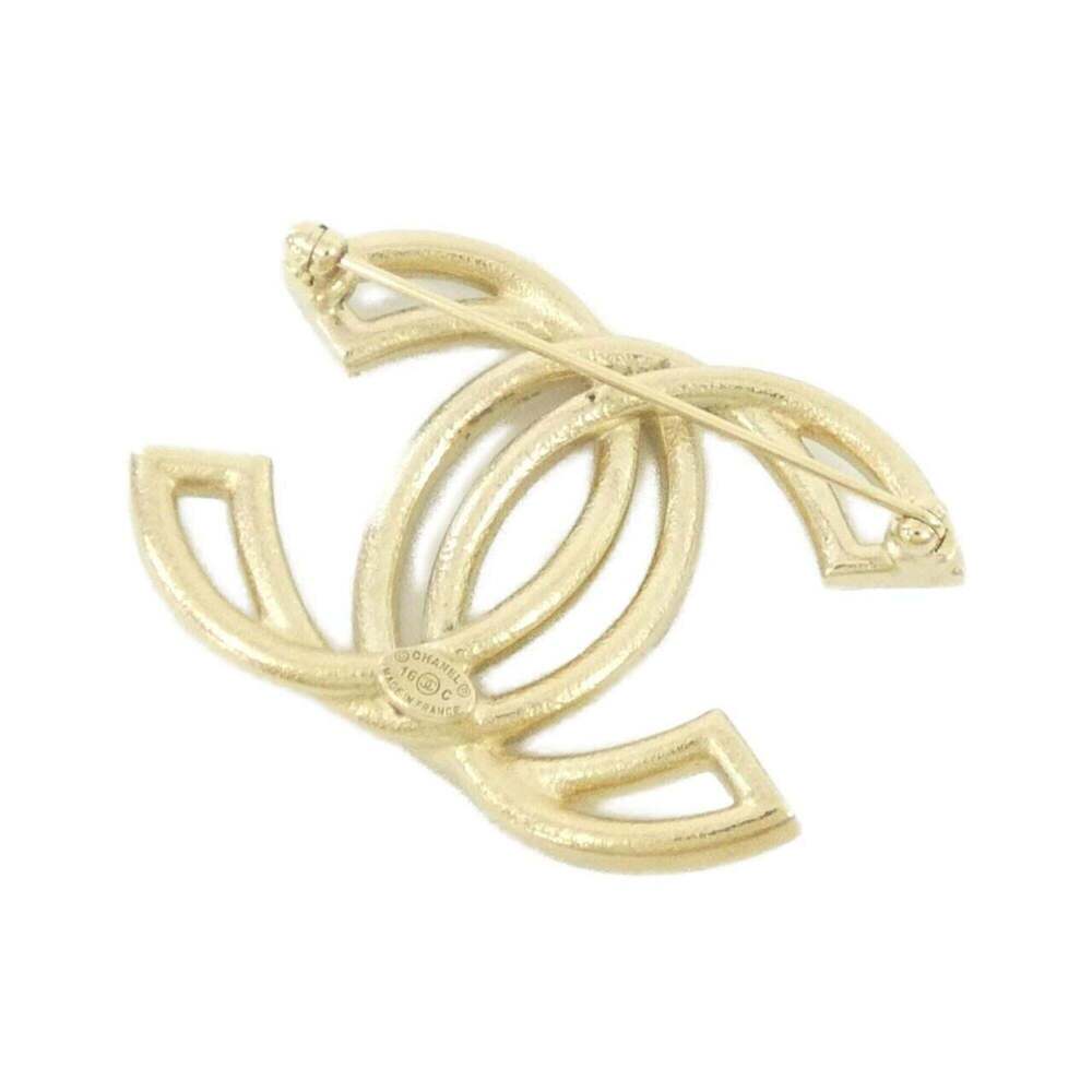 CHANEL White Brooch - Picture 2 of 5